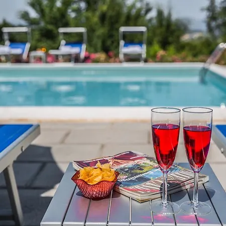 Vila Palazzo Rosadi By Posarellivillas *