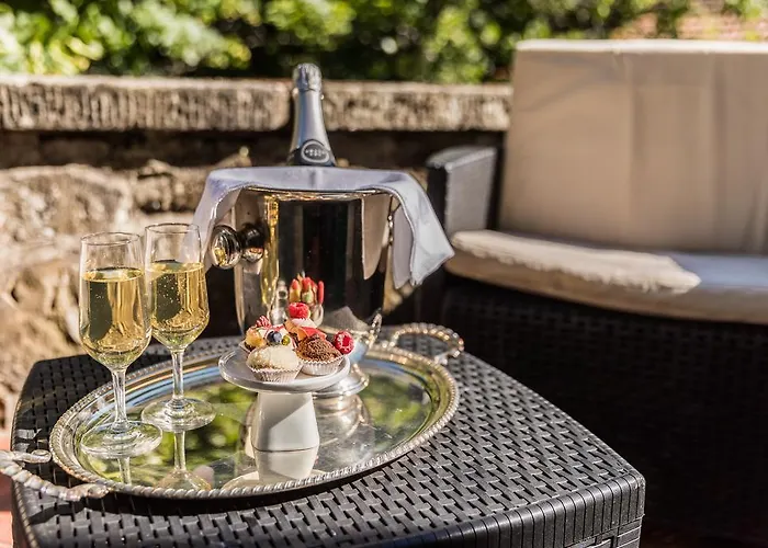 Palazzo Rosadi By Posarellivillas